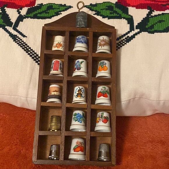 Antique Thimbles Collection With Display Wood Rack Lot 16p Metal & Porcelain - Picture 2 of 16